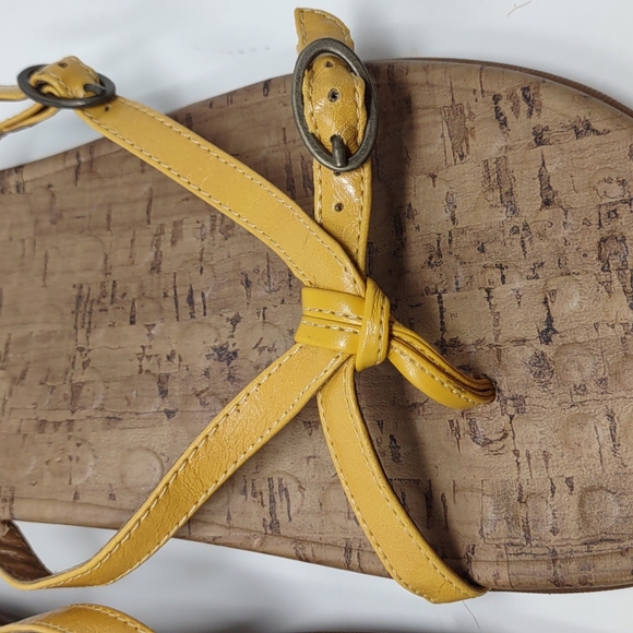 Orthaheel Solana Yellow Strappy Flip Flops 9 - Picture 5 of 9